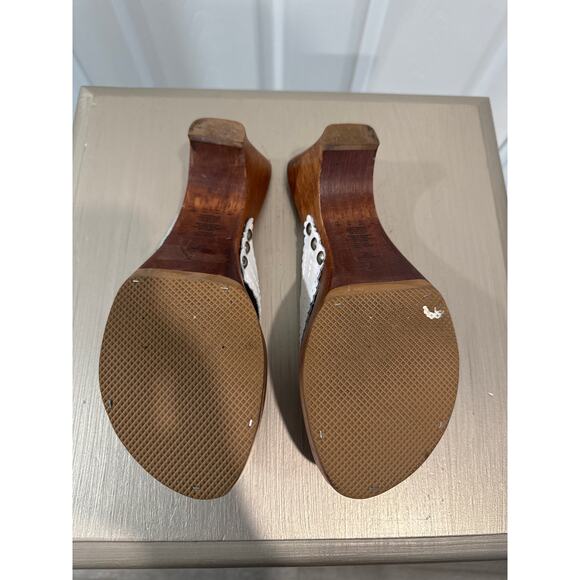 Bongo White Thong Sandal with a Wooden Wedge Heel Women's Size 7 - Picture 6 of 7